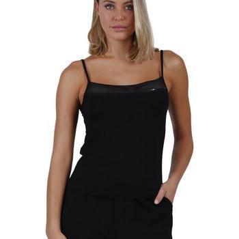 Camiseta elegante con tirantes y escote en V