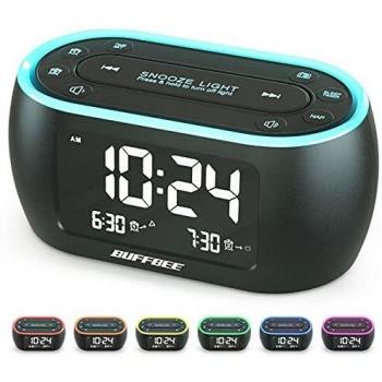 Buffbee Nachttisch-Wecker-Radio mit USB-Ladegerät