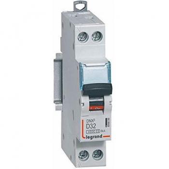 Legrand 406805 DNX³ 4500 32A 4.5kA Screw‑In Circuit Breaker – U+N, 230V, D Curve