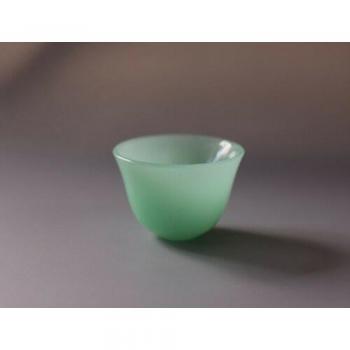 Jade Natural Pequeño: Taza de Luz Verde – Hecho a Mano