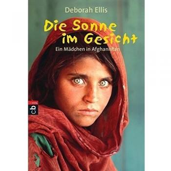 Die Sonne im Gesicht: Ein Mädchen in Afghanistan