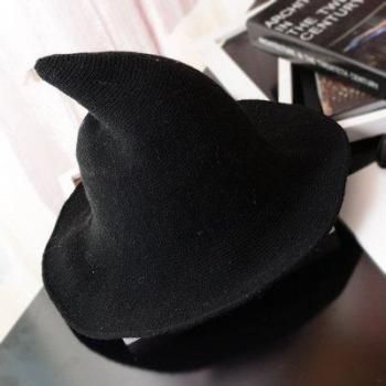 Sombrero de Ala Grande con Punto Intenso