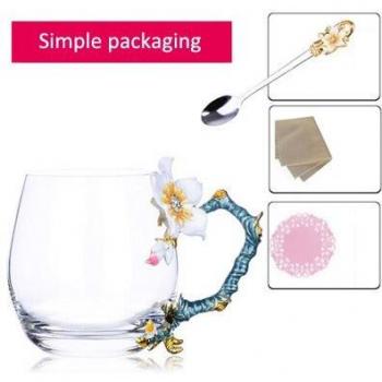 Taza de aleación con decoración de flores
