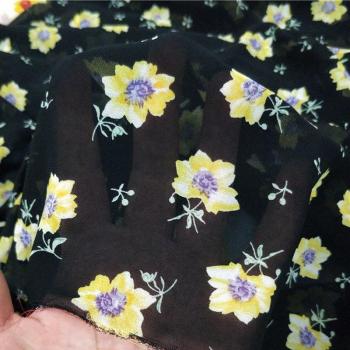 Tissu artisanal en mousseline d'été imprimé fleuri