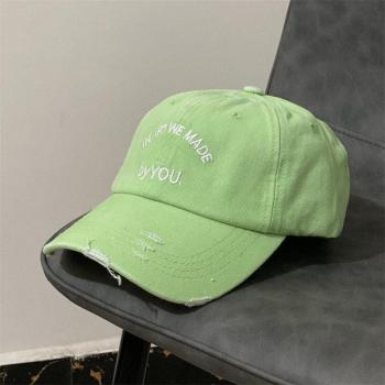 Gorro Femenino Bordado Letras Salvajes