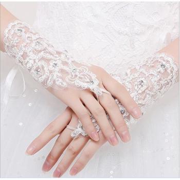 Guantes nupciales de encaje y satén, color blanco marfil