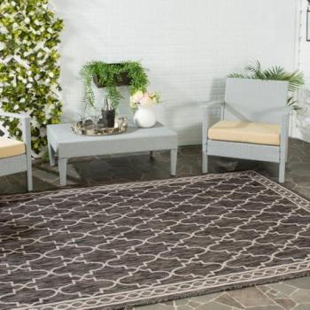 Safavieh Courtyard Indoor/Outdoor Rug – 4' x 5'7