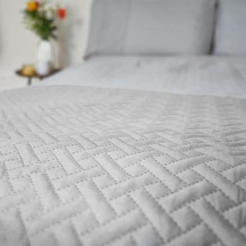 Brentfords Geo Pinsonic Throw Quilted Bedspread