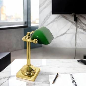 Junge Tischleuchte: Banker‑Style, 25 cm, Messingpolitur, grünes Glas, E14