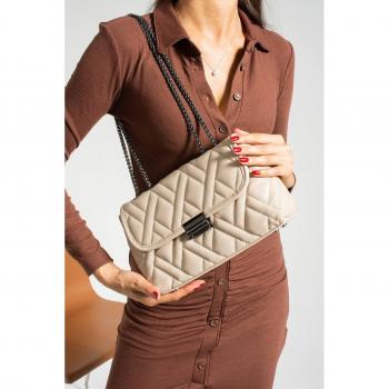 Borsa femminile in pelle matelassé con catena
