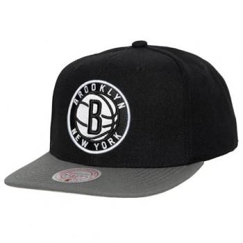 Gorra Mitchell Nets Negro/Gris – Look Minimalista