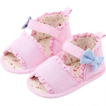 Nette Krippenschuhe mit Blumenmuster