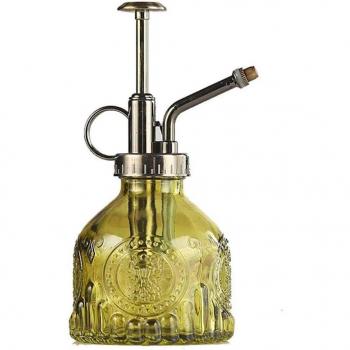 Olla de riego dorada