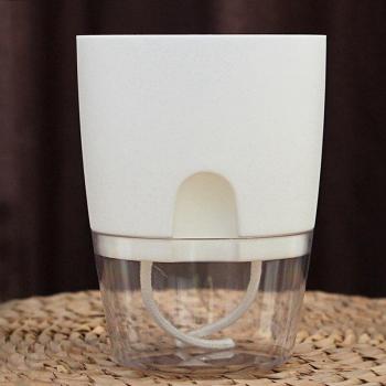 Maceta de flores con contenedor de agua integrado