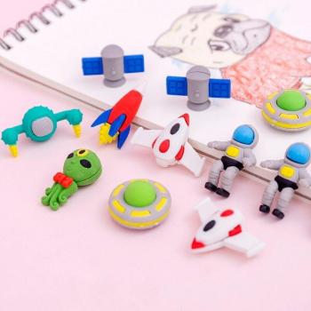 Mini gommes fusée et astronaute 4 pièces