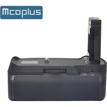 Mcoplus BG-D5300 Vertical Battery Grip for Nikon D3100
