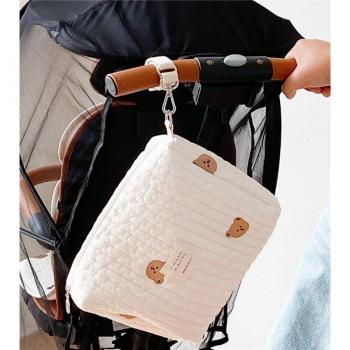 Mochila de pañales bordada para el cuidado del bebé