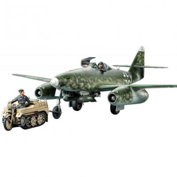 Tamiya 1:48 Messerschmitt Me262 A-2a Towing Kettenkrad Model