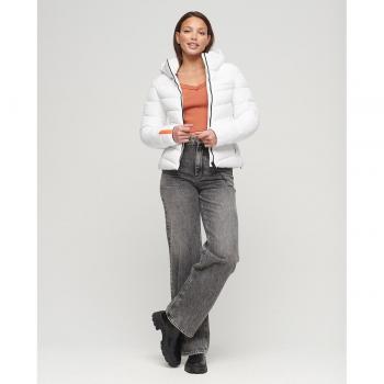 Superdry Mujer: Chaqueta Acolchada en Microfibra Blanca con Capucha
