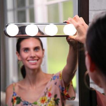 Portable LED Makeup Light with 4 Super Bright Bulbs