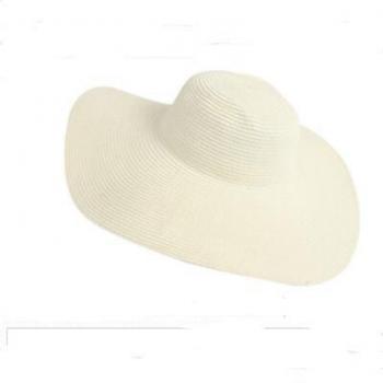 Sombrero de paja veraniego con ala ancha