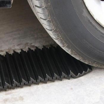 2pcs Heavy-Duty Snow Chains and Non-Slip Wheel Tracks