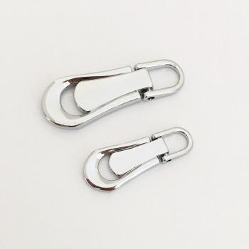 Zweierpack Metall Reißverschlusskopf Abzieher in mehreren Größen zum Nähen und Reparieren von Kleidung und Taschen