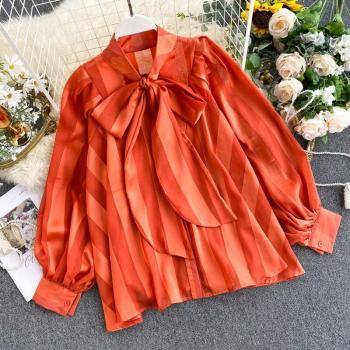Soie Rayée Femmes : Chemise à Manches Bouffantes et Laces