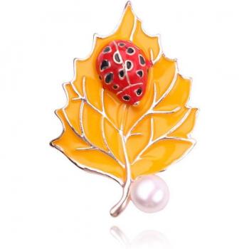 Broche Florale Vintage avec Perles