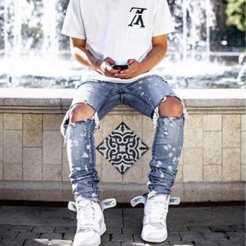 Leichte Herren Slim Jeans mit Hüfthöhe und Löchern