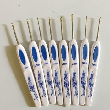 Printed Flower Metal Hook Set – 8 Piece Crochet Kit