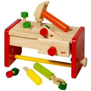 Werkbank mit Aufbewahrungsbox und neuen Werkzeugen von Goki
