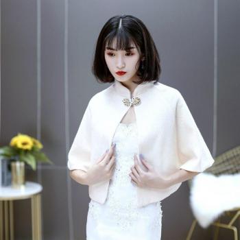 Stilvoller Braut Bolero aus Kunstfell