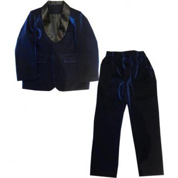 Expositor de Moda Infantil: Traje Completo con Pantalón