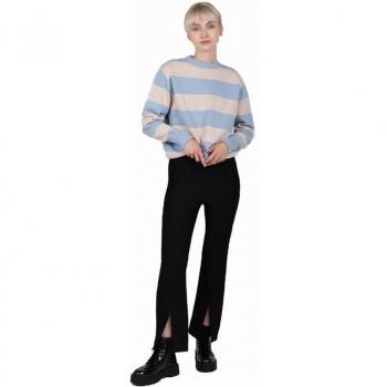 Calzado y moda: pantalón largo negro con corte casual