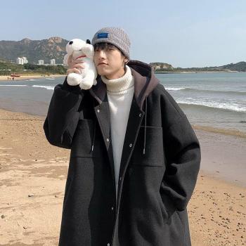 Écharpe-couverture: manteau en laine ample à capuche