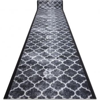 SlipGuard Clover Runner