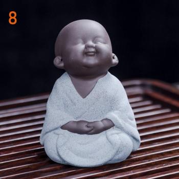 Monje Serene: Pequeña Estatua de Buda en Color Arena