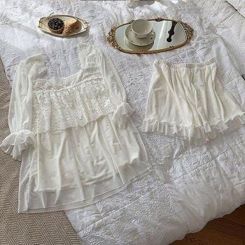 Set Pijama con Top y Short de Encaje Floral