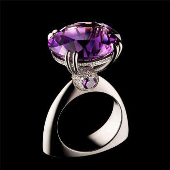 Joyas góticas: anillo de circón púrpura