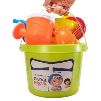 Kinderspielzeugtasche mit Eimer und Schaufel für den Strand