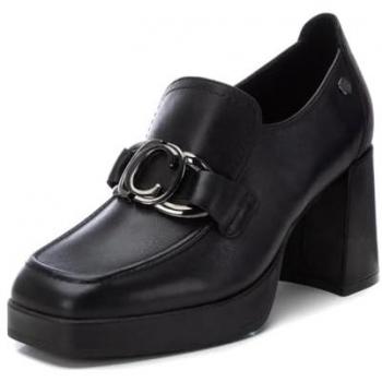 Mocasines de Piel para Mujer Carmela 161849 en Negro con Tacón de 5 a 8cm