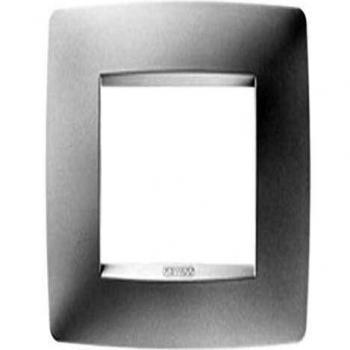 Supporto a muro Gewiss per gruppo da 3 moduli Chorusmart in colorazione grigio titanio