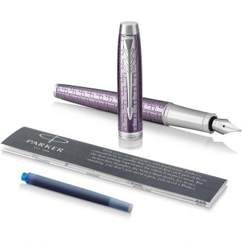 Parker 1931637 IM – Penna Stilografica di Lusso con Inchiostro Blu e Trama Chromata Violetto Scuro