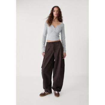 Stradivarius Brown Parachute Cargo Pants – 4