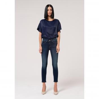 Jeans slim fit effetto modellante in denim stretch con lavaggio scuro