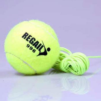 Praktisches Tennis Trainingshilfsmittel mit Bällen