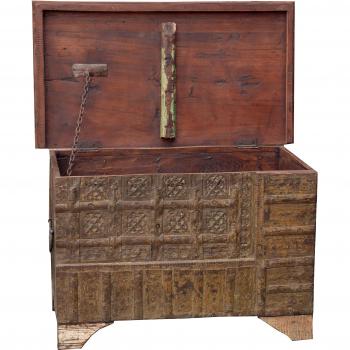 GURU SHOP Aufwändig verzierte Holztruhe, 47x61x36 cm, Braun