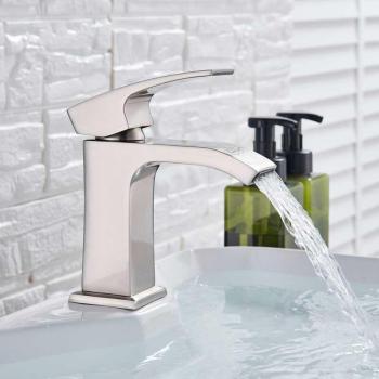 Grifo de lavabo negro de una sola manija para baño