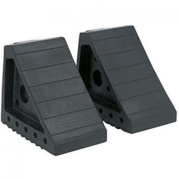 RUBBER WHEEL CHOCKS 1.8KG